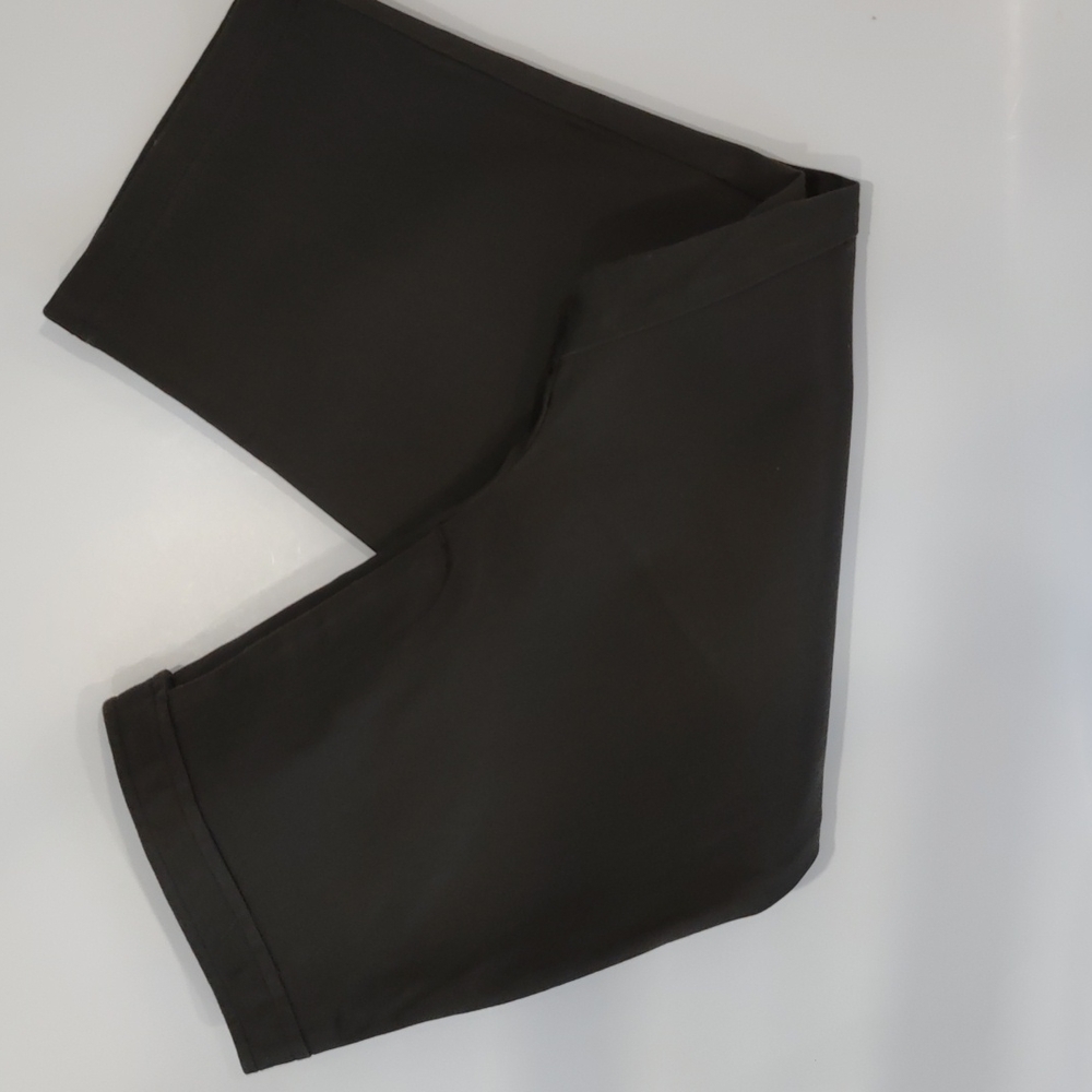 NWOT CAPRIS WITH A STRETCH